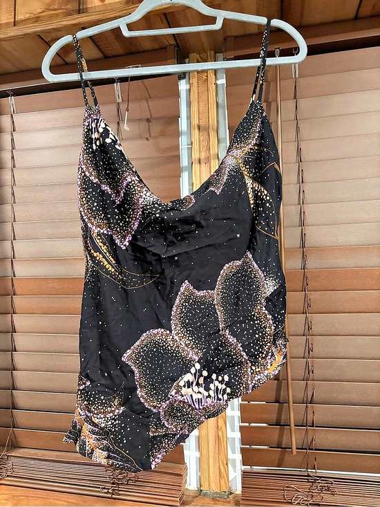 FARM Rio Tops - Farm Rio Floral Estela shirt
Size Extra Large
With tags